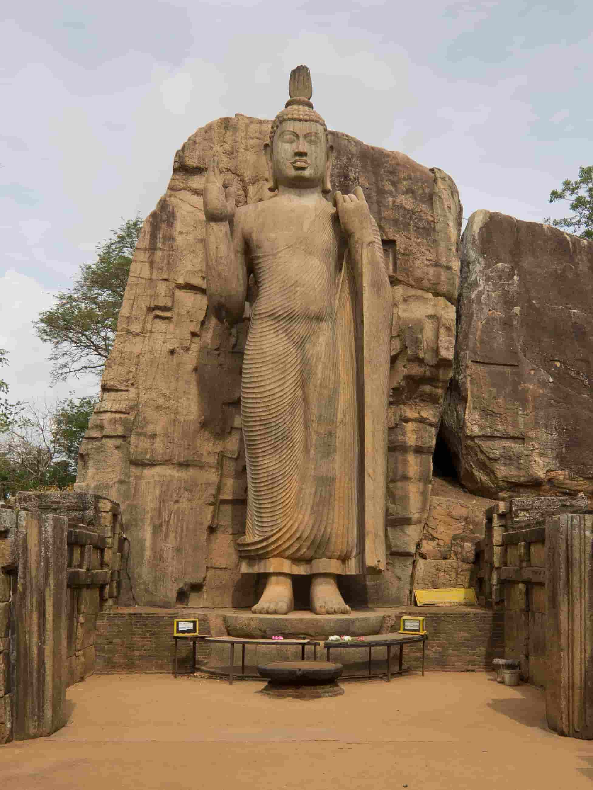 Avukana Buddha Statue