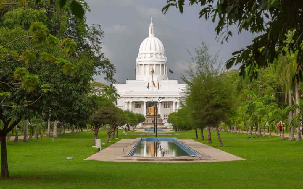 Viharamahadevi Park